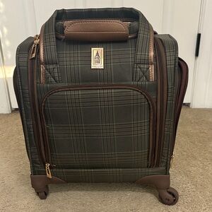 London Fog Green and Brown Checkered Men's Travel Bag- Brand new never used!